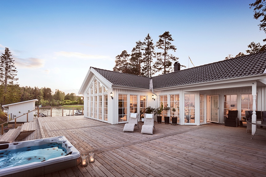 Blidö 27-115 vinkelhus på strandtomt vid Vänern