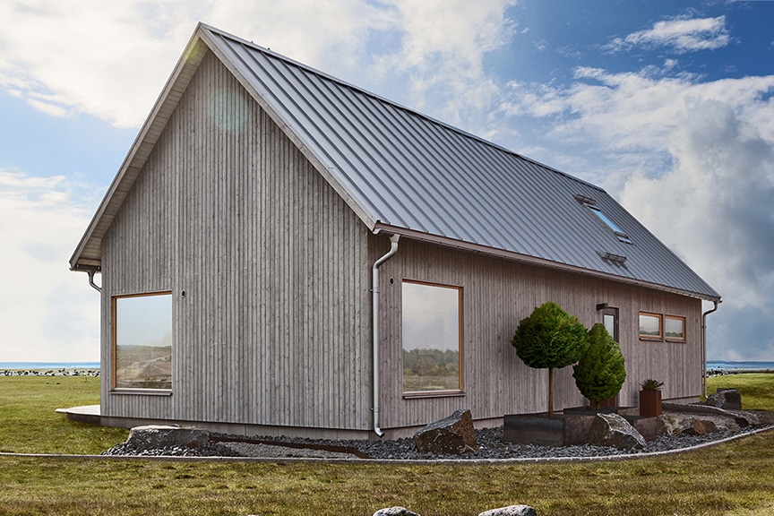 Grålaserat ladhus med ljusgrått plåttak Alster